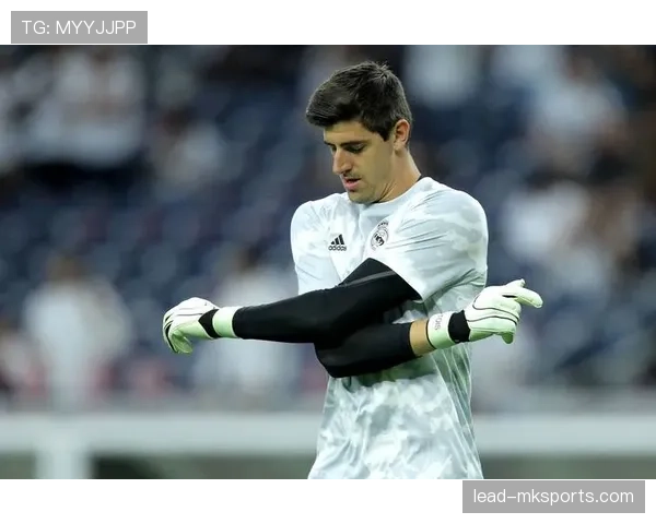 库尔图瓦当选FIFA最佳门将，表现稳健备受期待