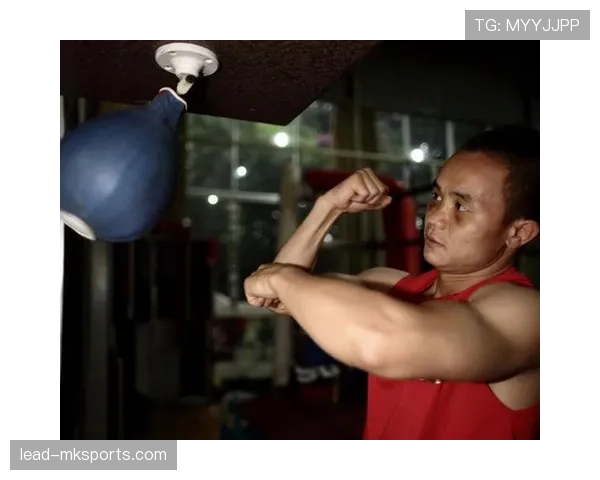 熊朝忠家的拖拉机还没换新的，拳套倒换了八副