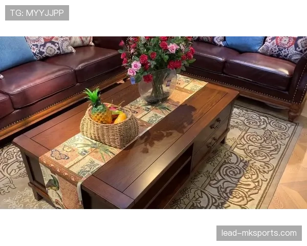 拉塞尔·韦斯特布鲁克晒家居照，我家三个月工资都能塞他茶几下面